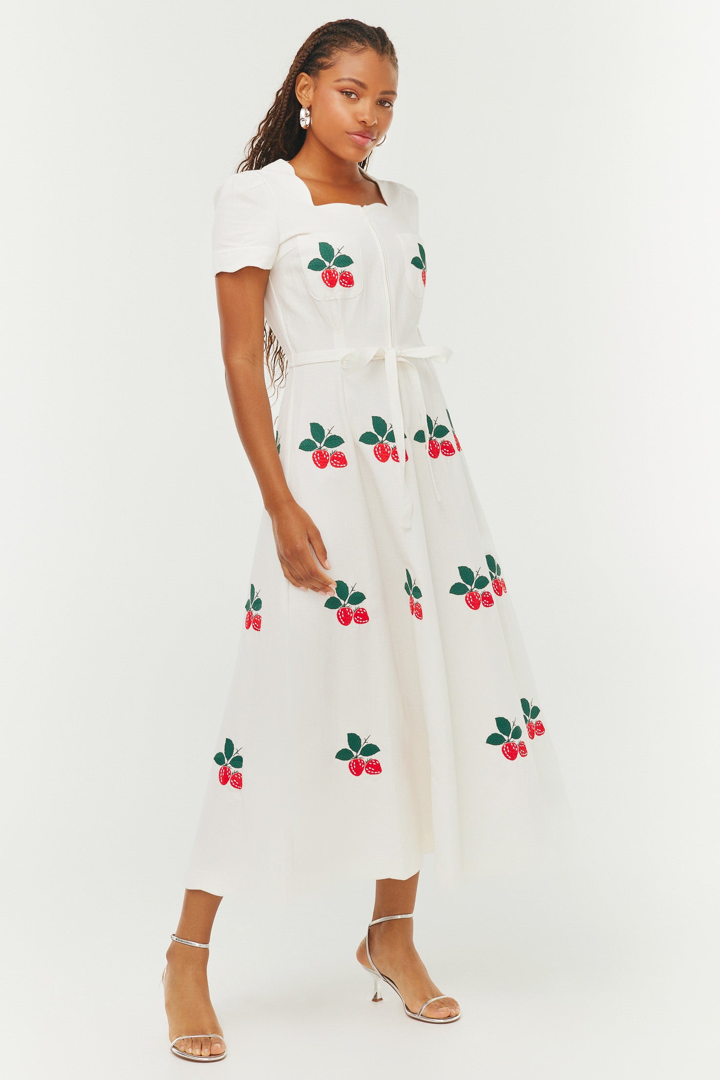Scalloped Rio Dress w. Embroidery - Large Strawberry Embroidery 6 / Large Strawberry Embroidery Scalloped Rio Dress w. Embroidery - Large Strawberry Embroidery 6 / Large Strawberry Embroidery