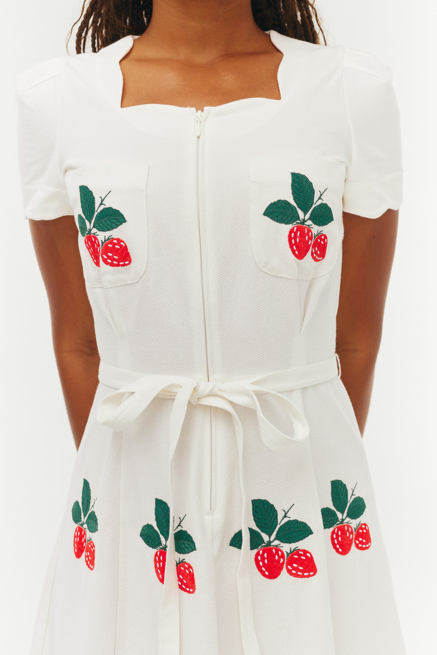 Scalloped Rio Dress w. Embroidery - Large Strawberry Embroidery HVN Scalloped Rio Dress w. Embroidery - Large Strawberry Embroidery HVN