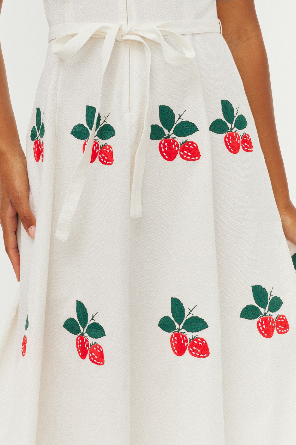 Scalloped Rio Dress w. Embroidery