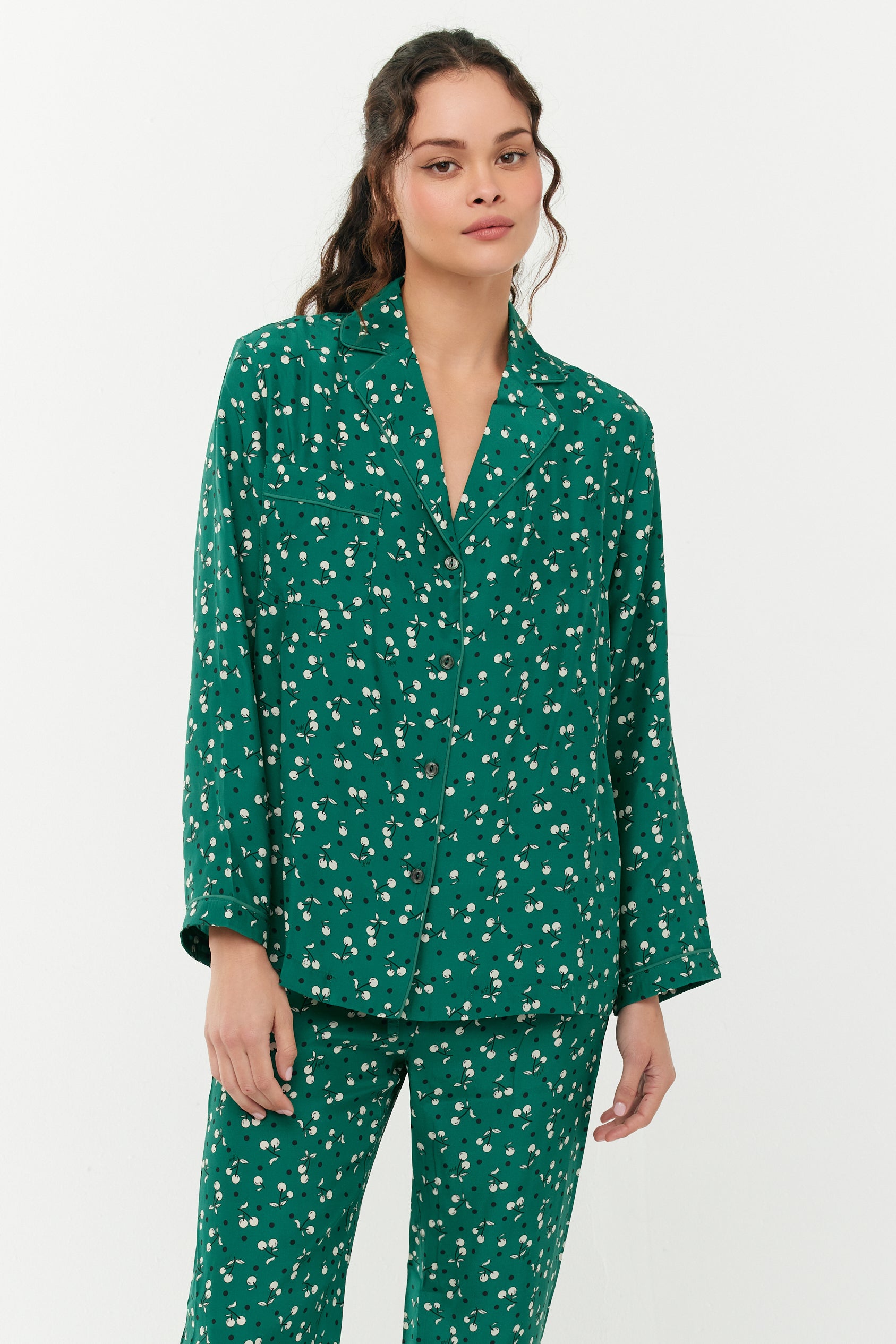 GREEN CLOGHING PEACE JKT 22-23 【L】　ピース Mary Long Sleeve Pajama Top & Pant Set - Green Cherry – HVN